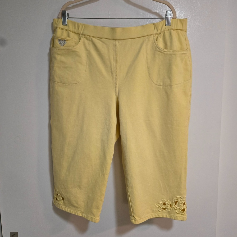 Dream Jeannes Quacker Factory XL Yellow Pull On Capri Pant Cut Out Floral Crop